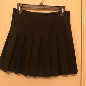 Black pleated mini skirt